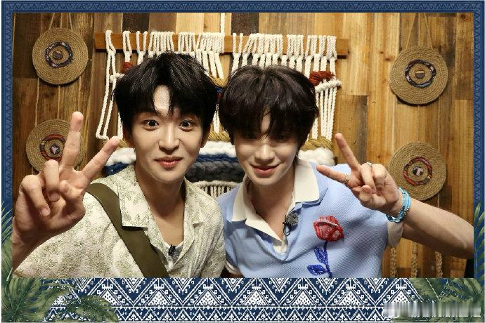 黄子弘凡黄明昊谁教你俩这么拍照的忙忙碌碌寻宝藏黄子弘凡和黄明昊拍照路子也太野了，