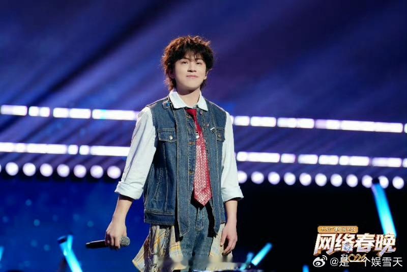 丁真 理塘rapper第一人 谁懂丁真的反差魅力！从纯净少年到rapper，舞台