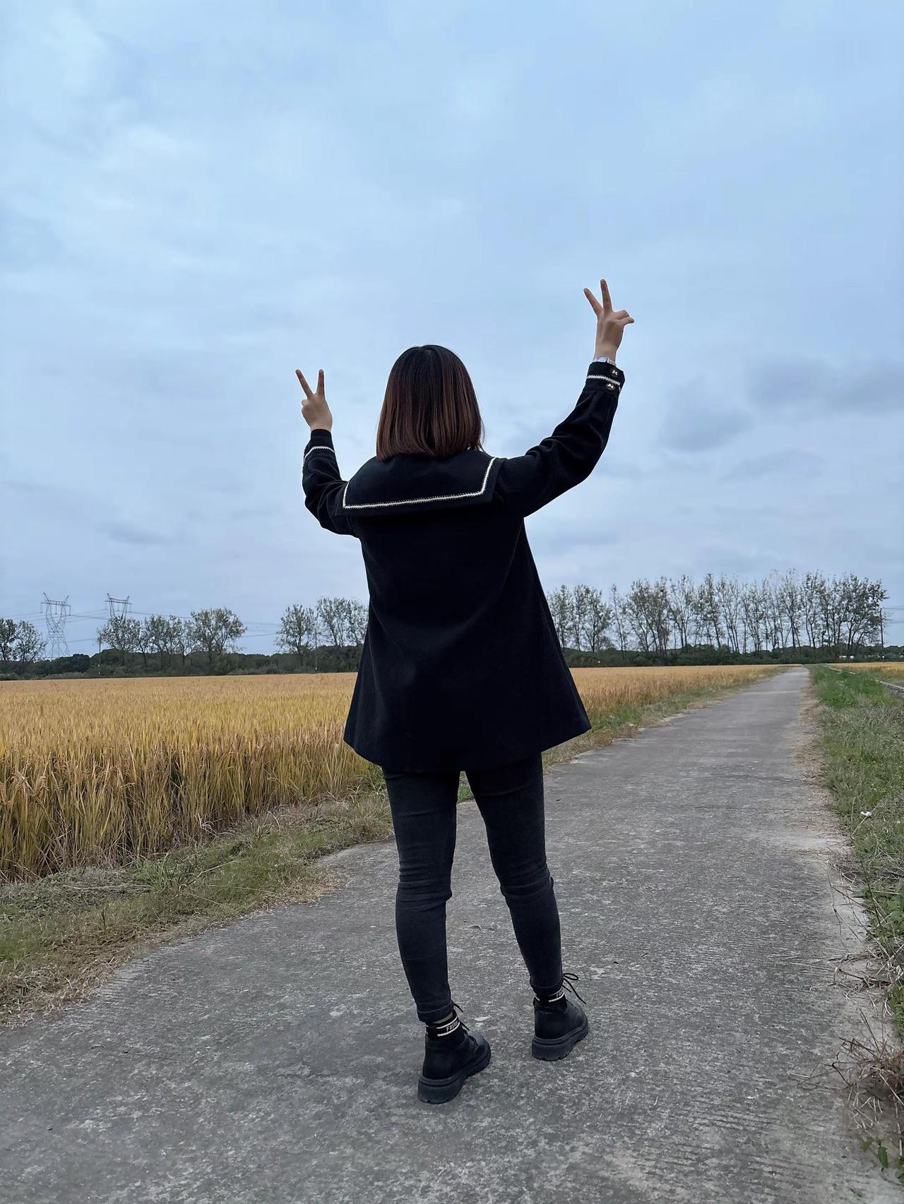 94年的狗，周岁31，虚岁32岁了，却还是缺少了32岁的城府，被人一暖就热、一冷