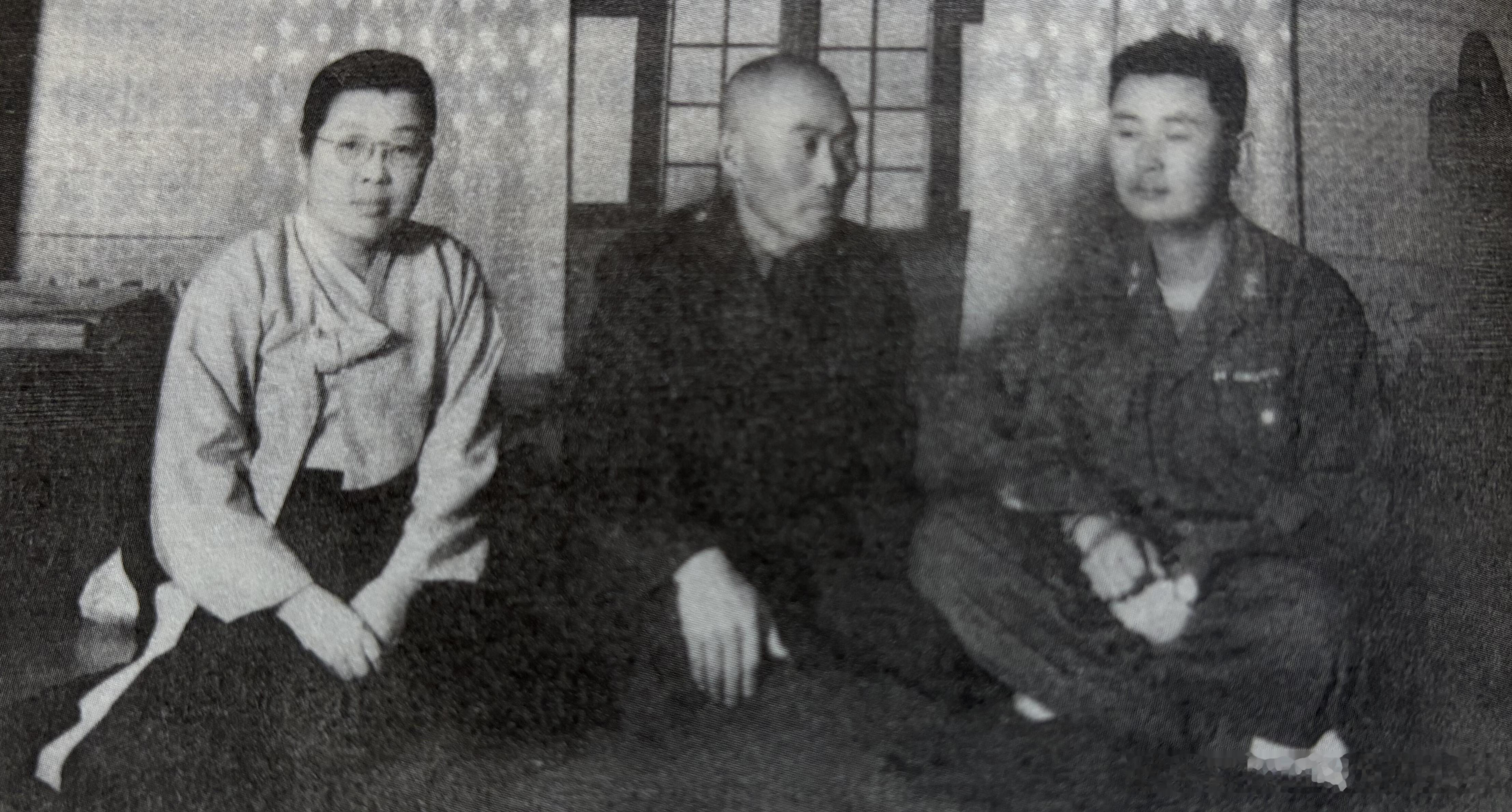 1951年4月12日白善烨晋升少将，任韩军第1军军长，与国防长官申性模在公报处长