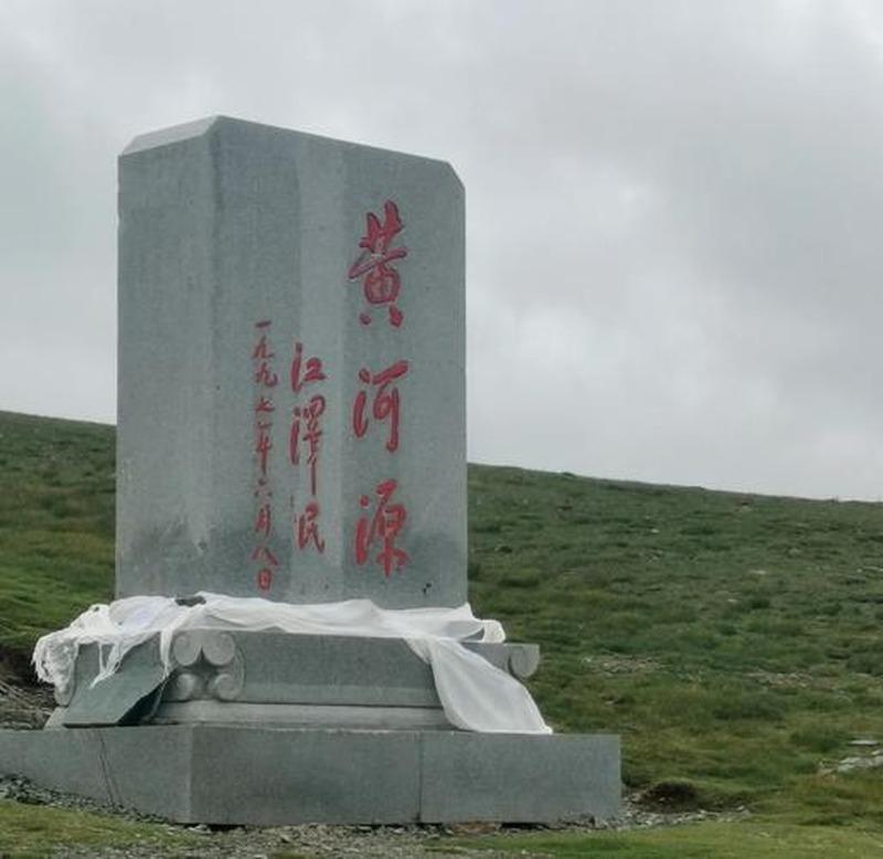 黄河源头只有碗口大小，科考队员走了7公里沼泽才找到它。

这个孕育出5464公里