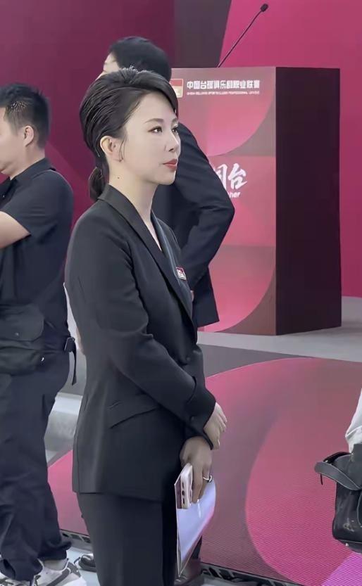 身价8亿的九球天后潘晓婷，44岁至今未婚，看完她15年前的择偶标准，我瞬间沉默了