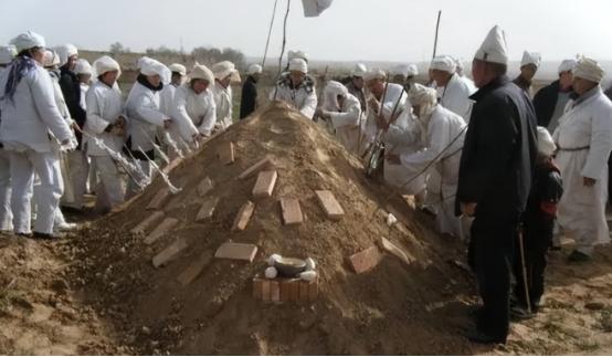 土葬不一定是最好的，人死后，身体还是活的！99%的人根本不知道，其实人在死后埋入