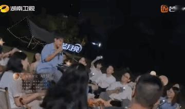 湖南卫视的中秋晚会，陈楚生献唱《我愿意》太唯美了！给今年湖南卫视的舞台一个赞，设