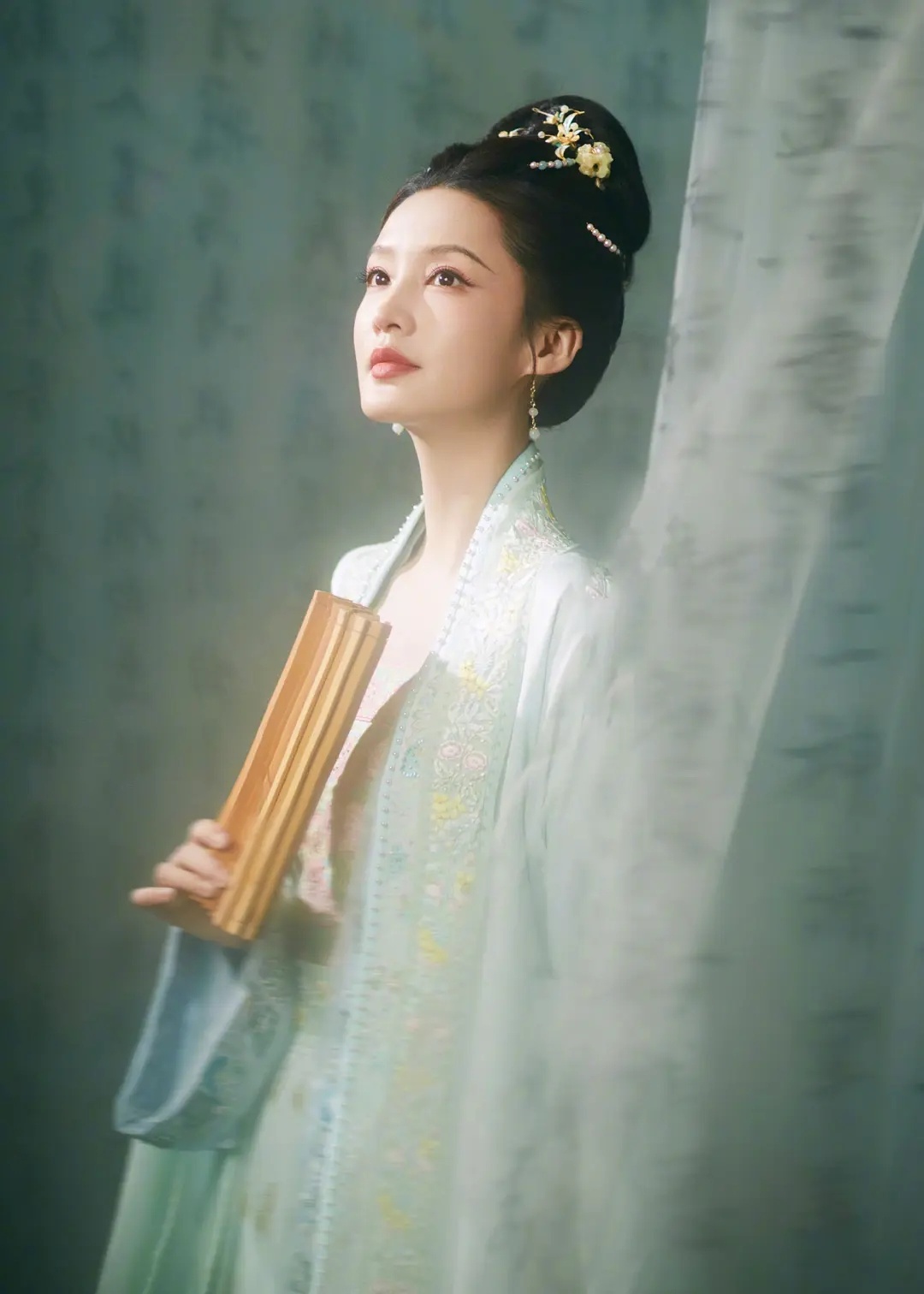 内🐟有没有李清照的本子，李沁就应该演李清照，连名字都这么适配，真的感觉她很适合