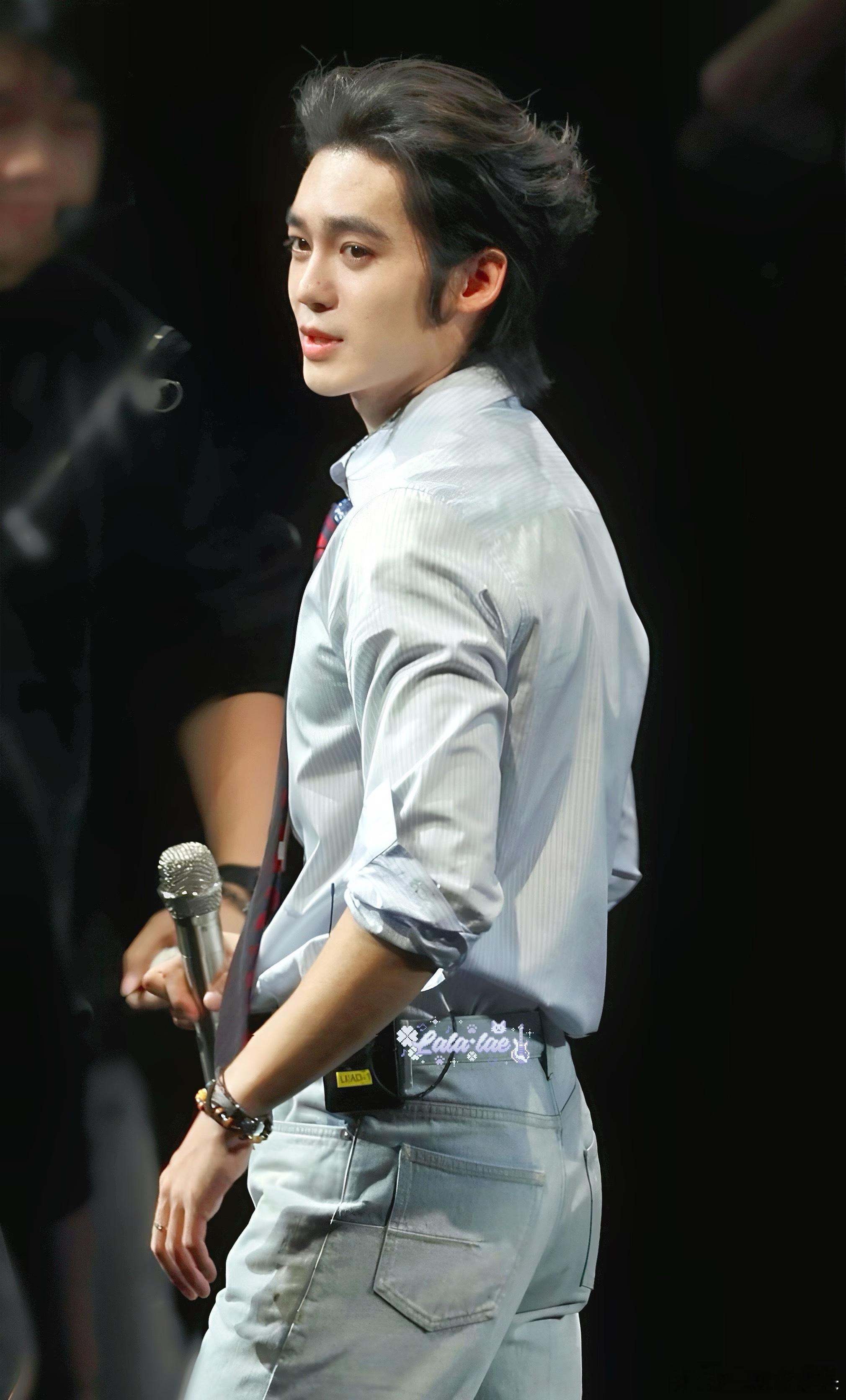 于适二月上半月行程，多个品牌直播，还有电影宣传活动，大明星很忙碌