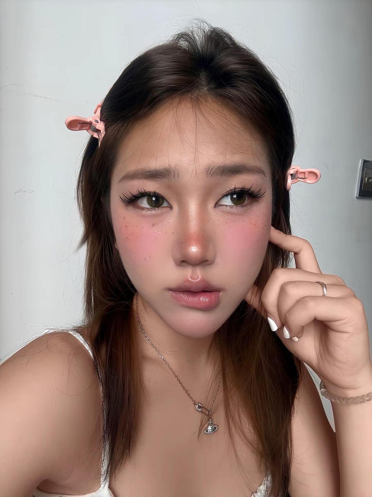 偏爱这种低调款眼线笔笨蛋美女妆怎么画