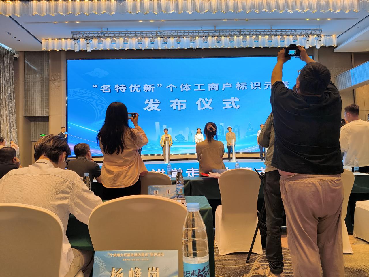 今天在鄂尔多斯市康巴什区举办"个体网大讲堂走进内蒙古"宣讲活动。主题是政策护航、