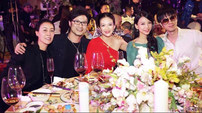 汪峰为了维护女友森林北，对前妻章子怡的行为引发争议。汪峰多次维护女友，却不顾及章