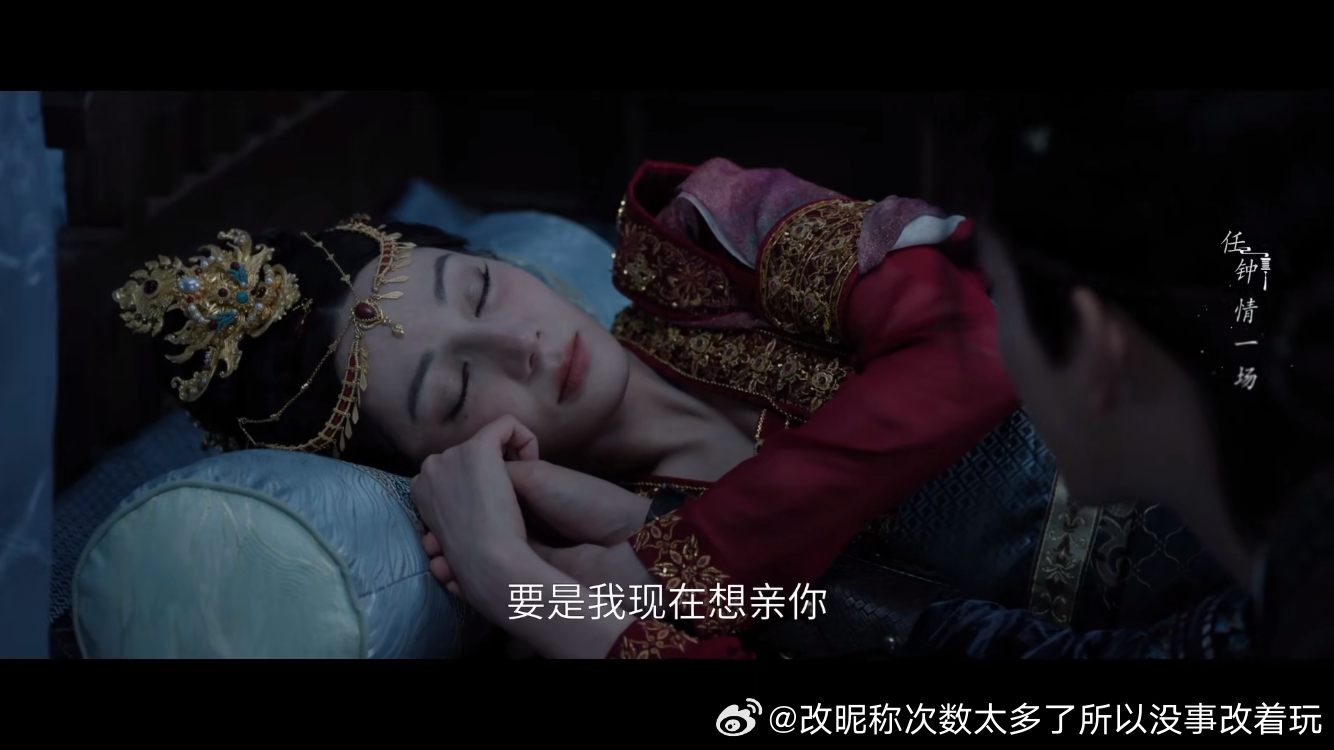 拍的什么啊女主躺着拍的感觉有点惊悚片的味道好像女妖or女鬼在装睡下一秒要爆起吃了