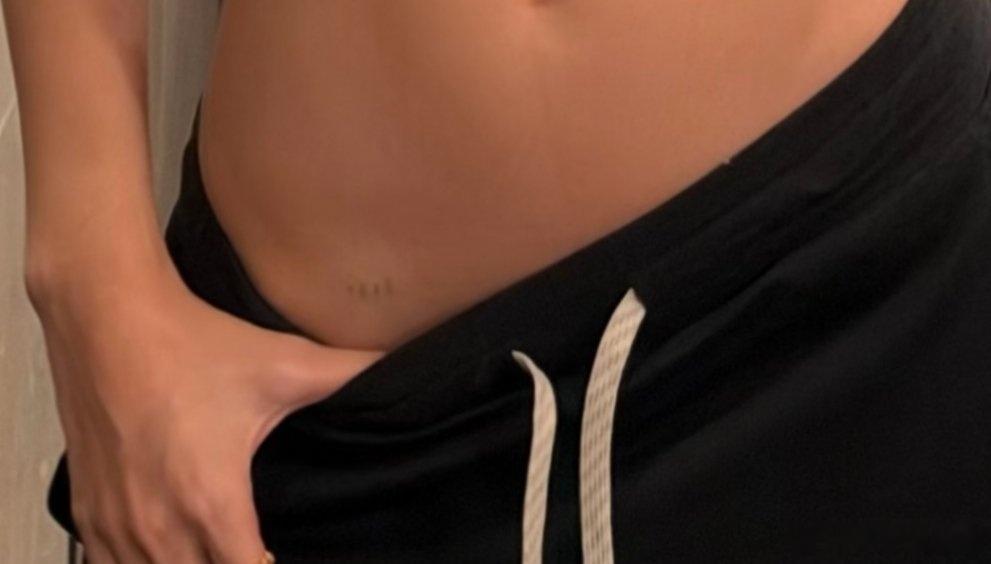 Lisa发布了她的最新照片！等等，这是她的新纹身吗？（图四）lisa自曝被追求者