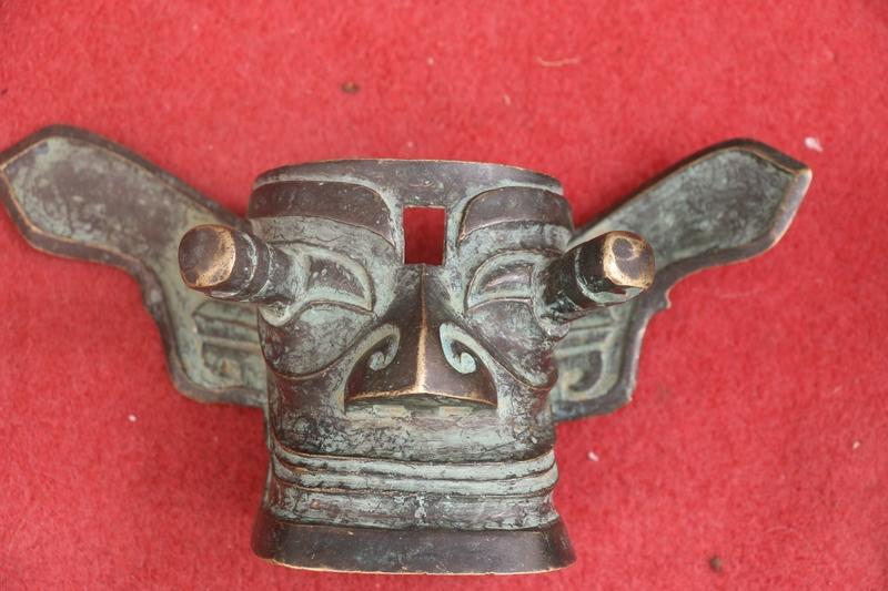 揭秘三星堆神秘面具：千年文明的“头”部传奇

在中国古代文明的璀璨星河中，三星堆