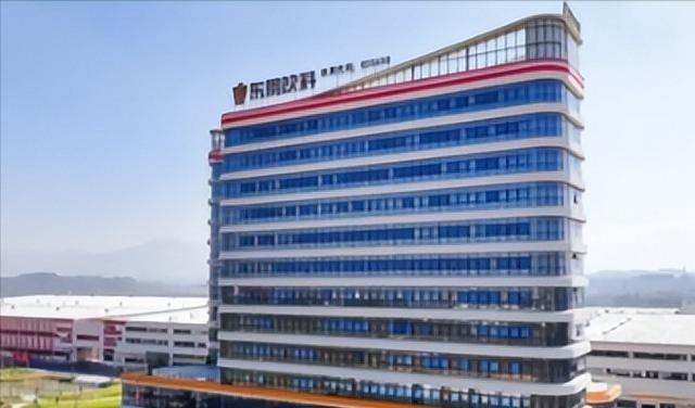 2009年，一个代工厂厂长把红牛配方偷回家，没想到，15年后自己带着东鹏特饮，能