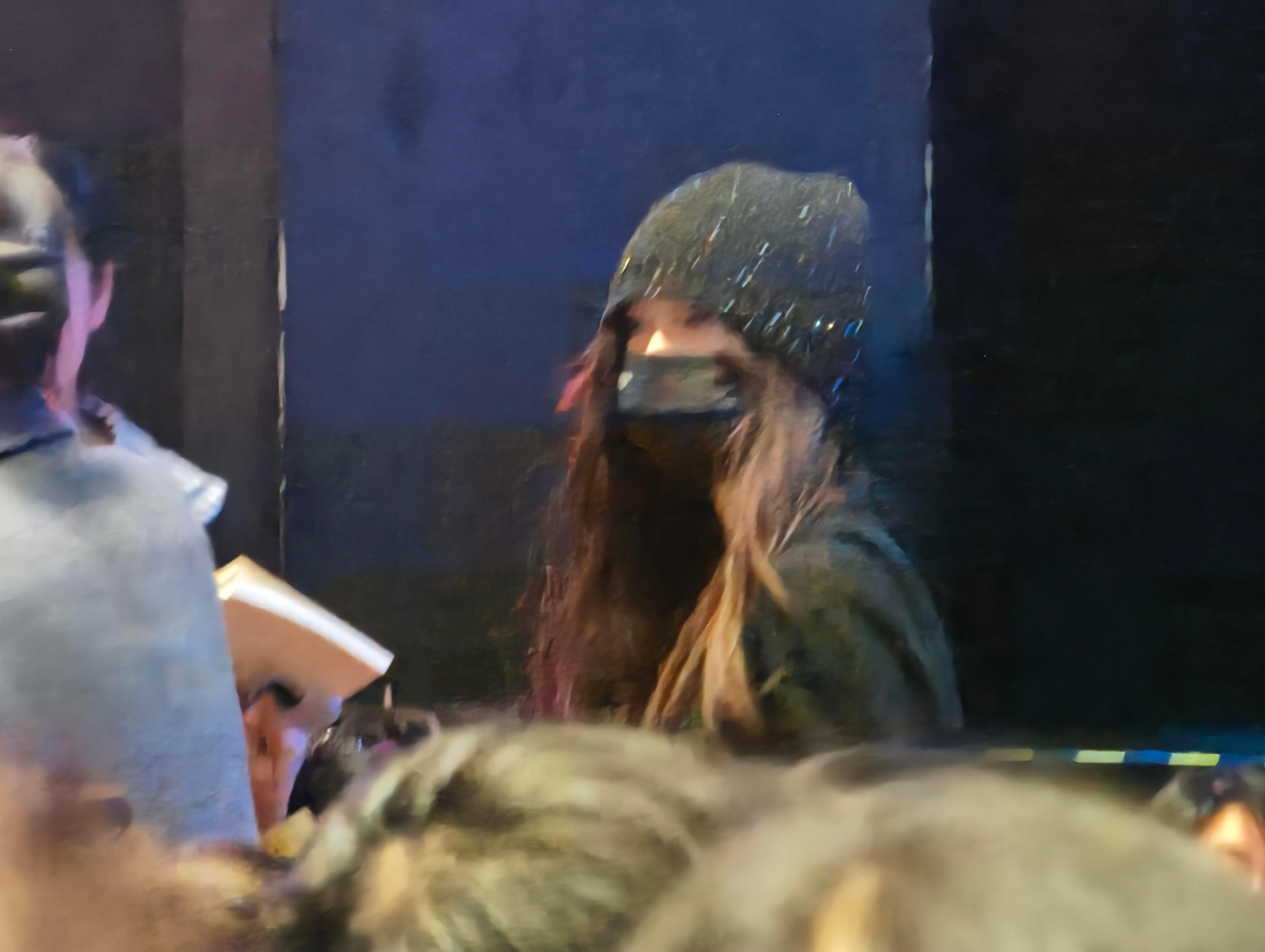 吴宣仪.就宣仪式感 昨天看话剧被偶遇的吴选©️最后一张 