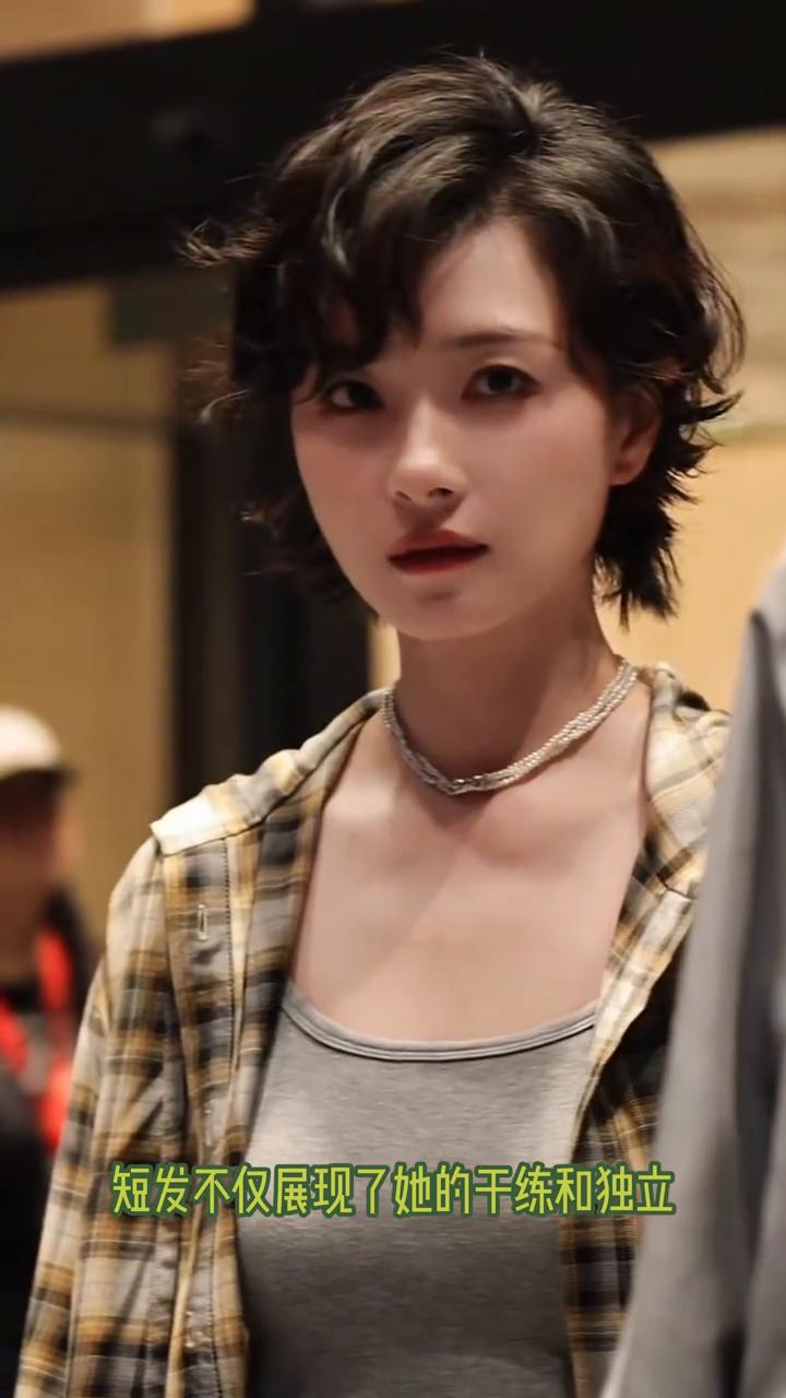 内娱还有比万茜更适合短发的女明星吗？路人缘真的是一种玄学。万茜不是很惊艳的那种长