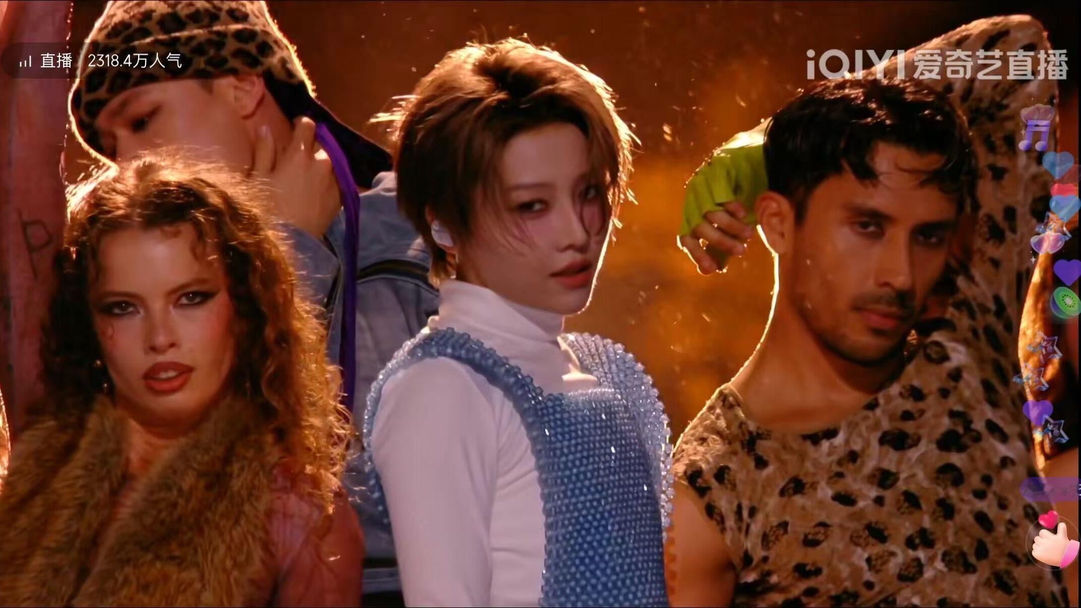 刘雨昕爱奇艺尖叫之夜 教科书级别的ending pose表情管理，太美了 