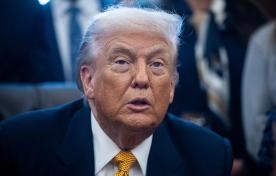 不想访华了？特朗普突然召回驻华大使，财长公开骂中国！不是不来了，是戏演给几波人看