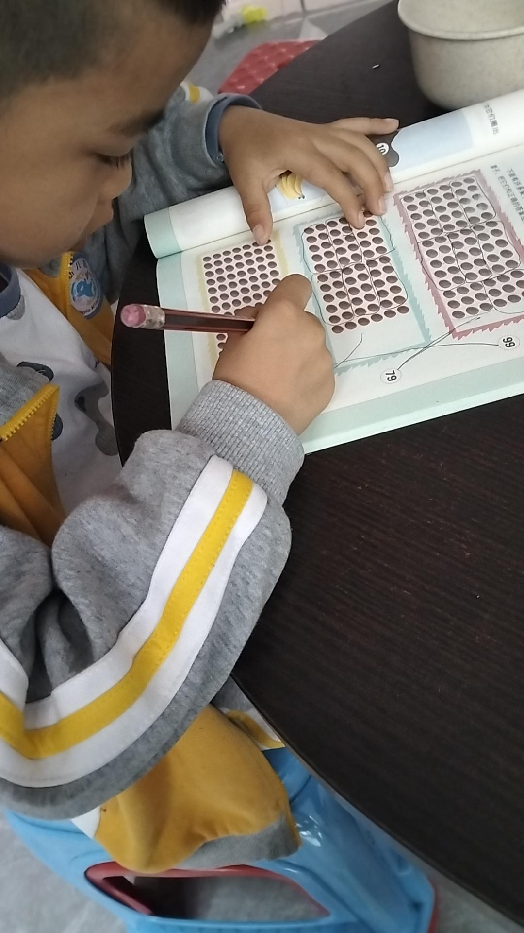 孩子读了高中，不管成绩如何，都要让孩子坚持到高考，哪怕高考成绩只有300分，也能