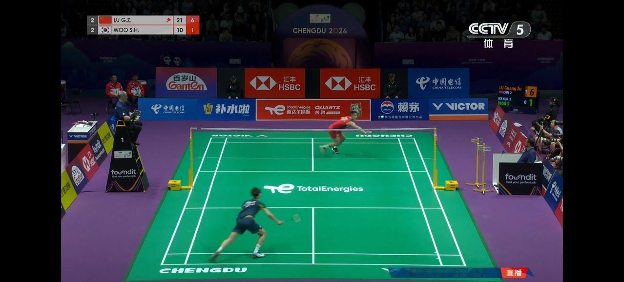 汤姆斯杯中韩大战
中国三场单打全胜
韩国两场双打全胜
中国3比2险胜[捂脸]