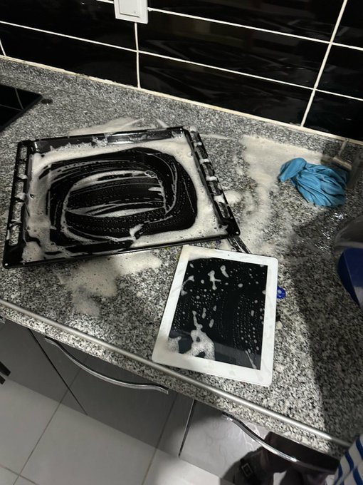 妈妈把iPad洗干净，开始用作砧板已经2年了。 