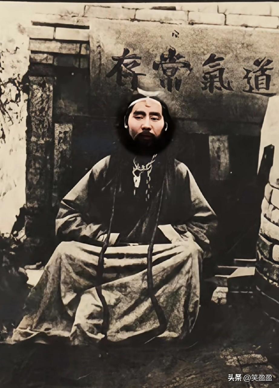 【孝子坟】
他叫王梦惺，长春人，他38岁时母亲病故，葬母后他在辽宁千山道观入道。