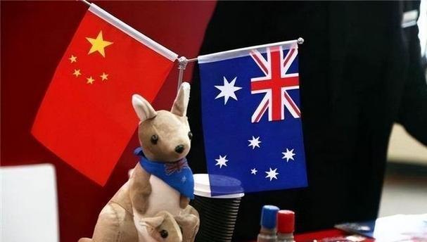 美国 和 澳大利亚 联手在中国大使馆的混凝土里埋下了三百多个窃听器。随后，美国利