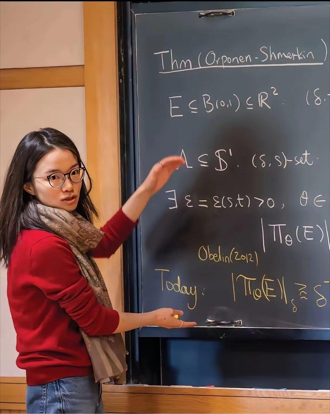 王虹是纽约大学教授，在纽大上课后，同学们会给老师打分，满分是5分，学生给王虹的整