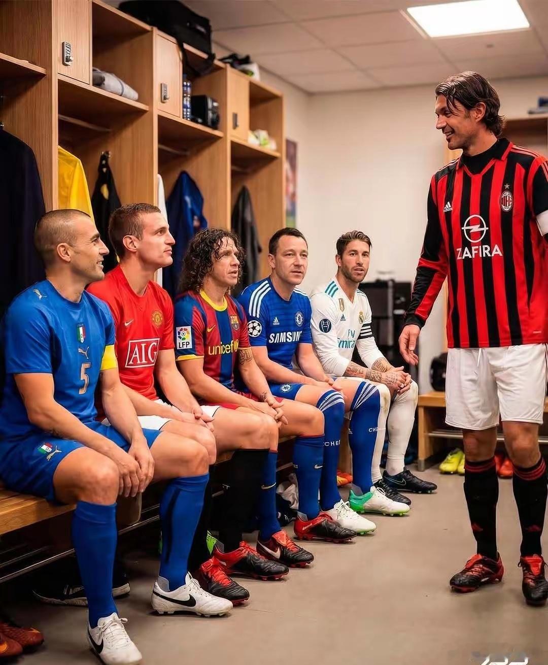 嘿，兄弟们，谁给让个座ac米兰足球