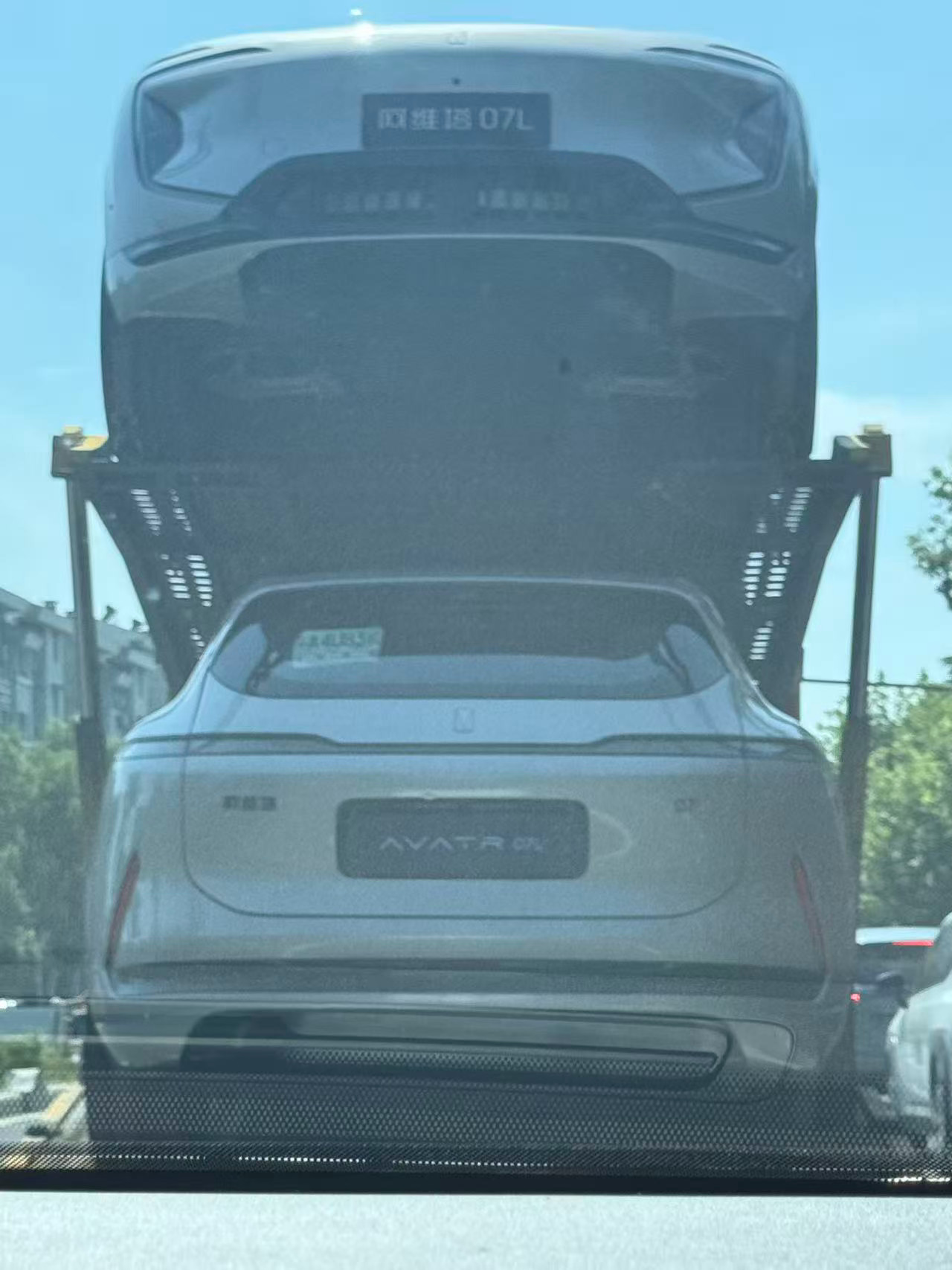 我应该在车顶阿维塔