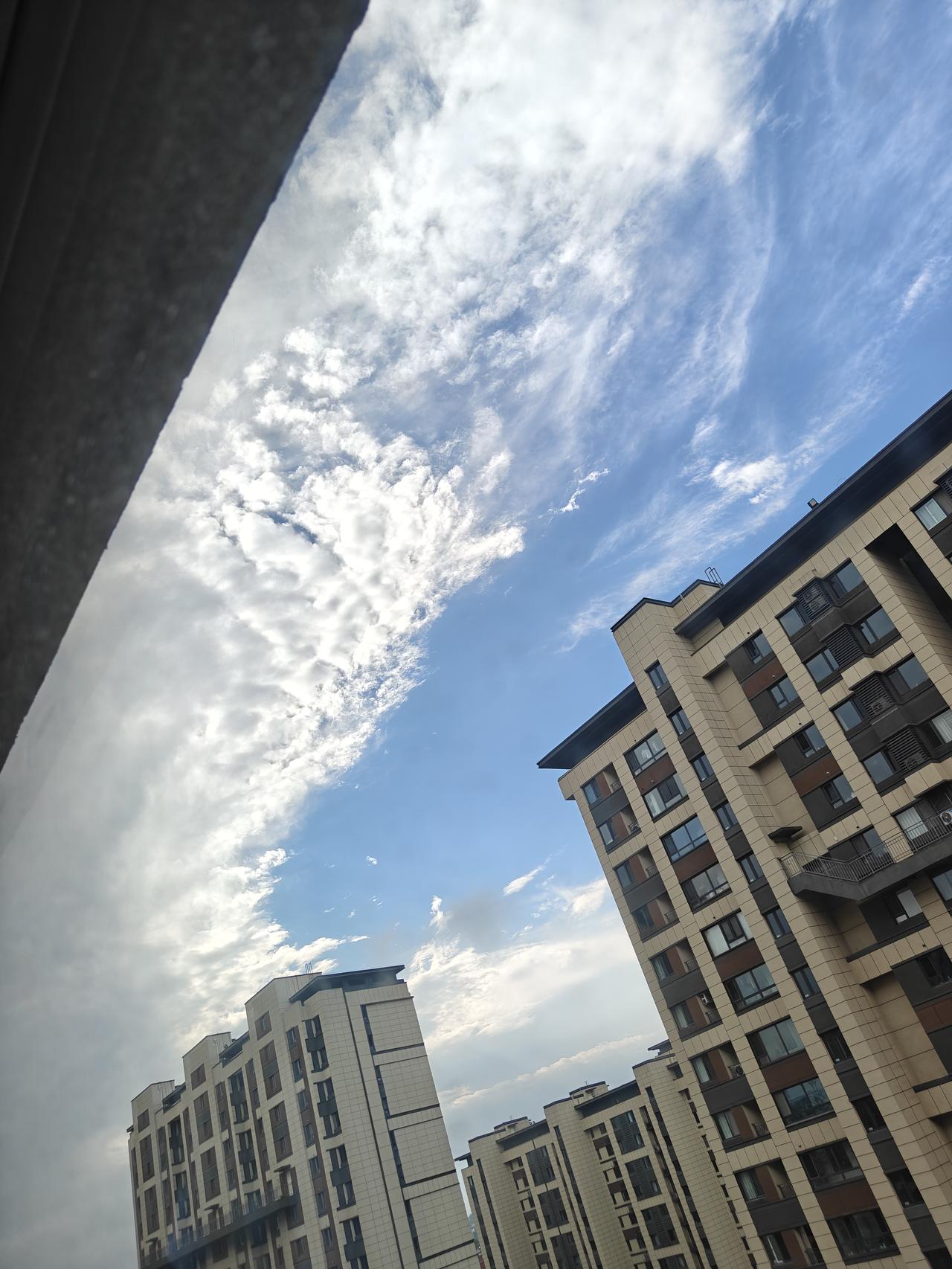 记录我的2026今年夏天的雨水真的是多呀！来一片云彩就是一阵雨。