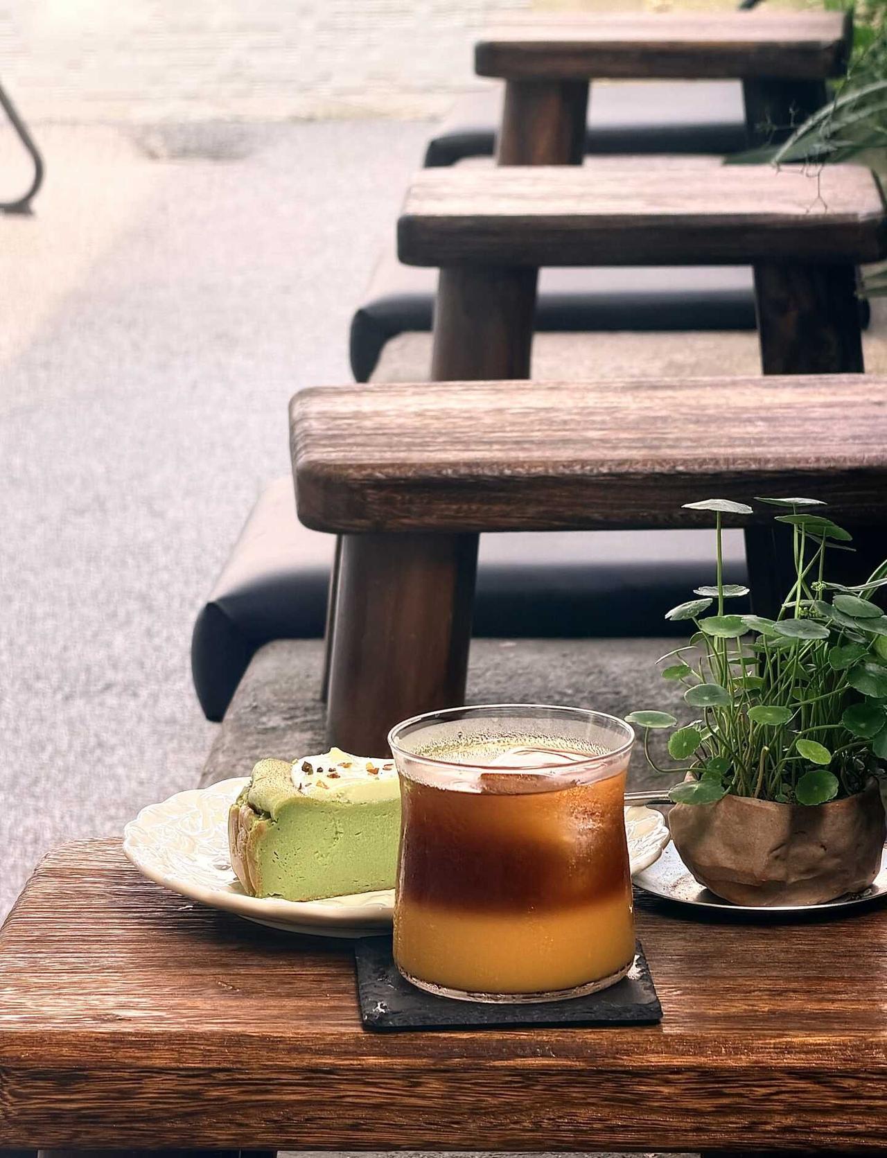 广州！番禺新的！适合发呆一下午的咖啡店🪵
在南村挖到一家可以待上一下午的宝藏咖