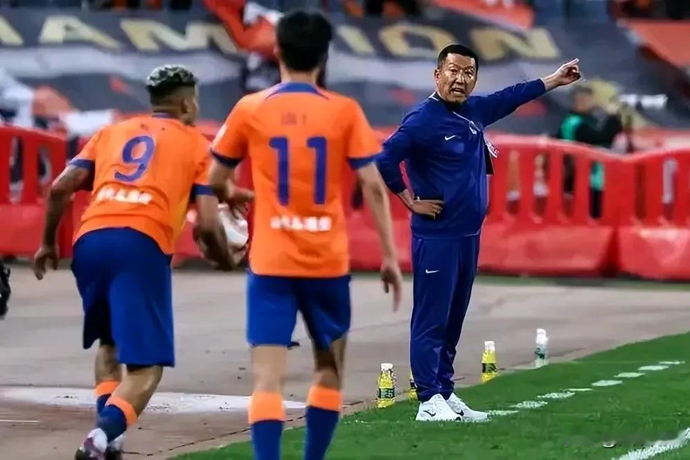 崔康熙是真牛，又玩什么花活呢？这可是亚冠精英赛啊！主场对柔佛新山竟然把三叉戟全部