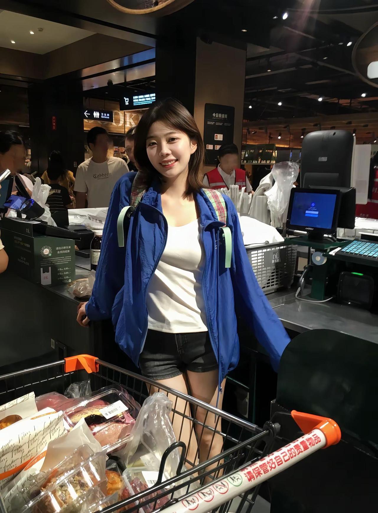 最近顺利不图文 ootd