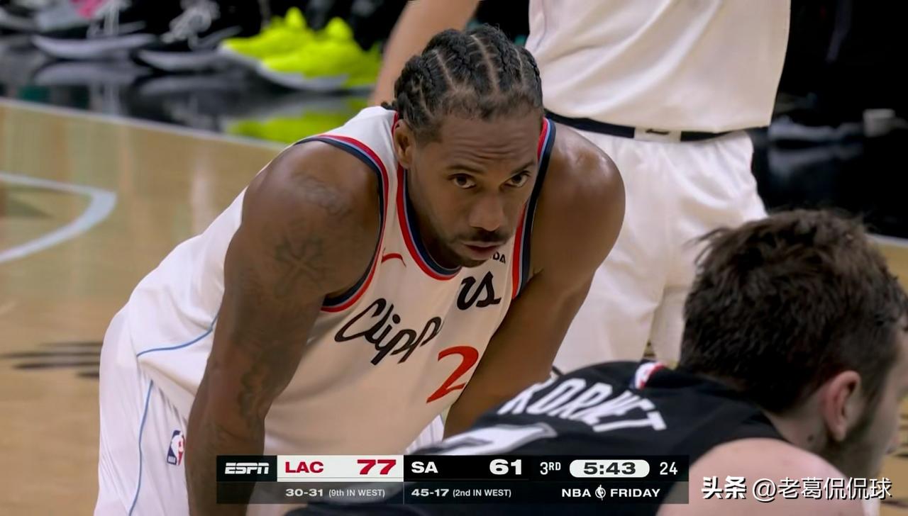 快船巨星伦纳德真是倾其所有了！虽然今天快船在客场以112：116不敌马刺，但是伦