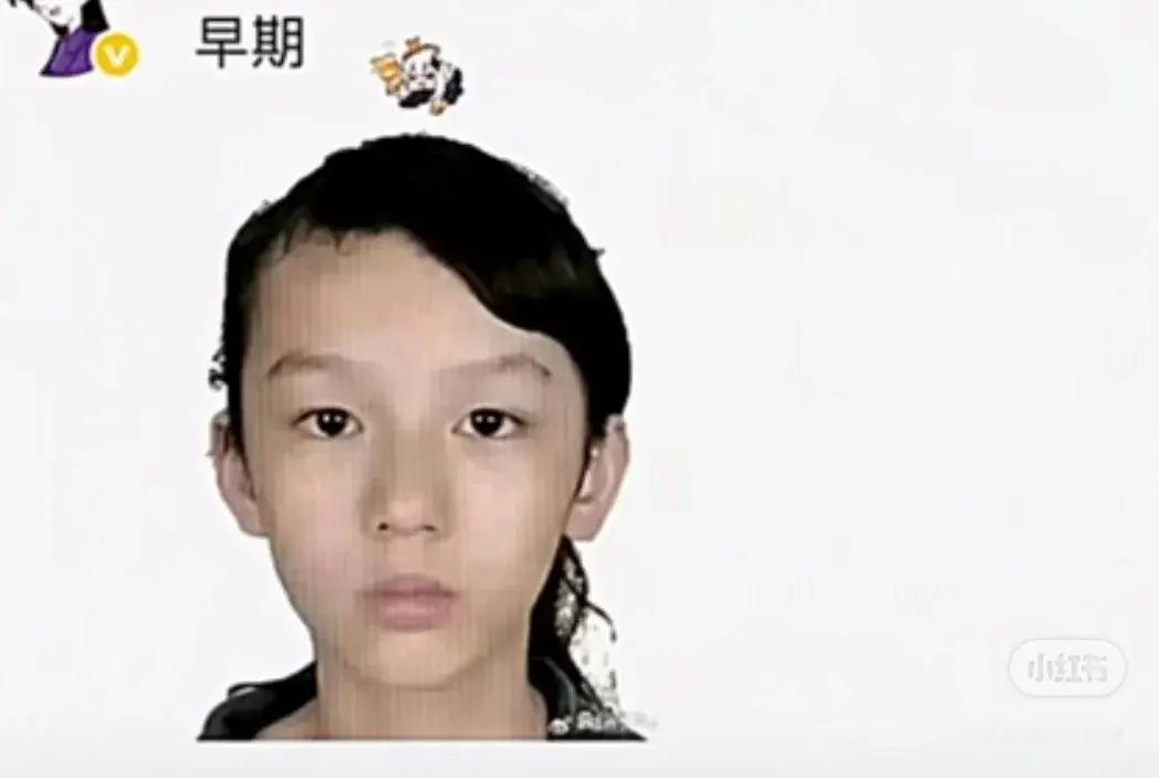 周也真的跟小时候一模一样，这个脸型没变过 