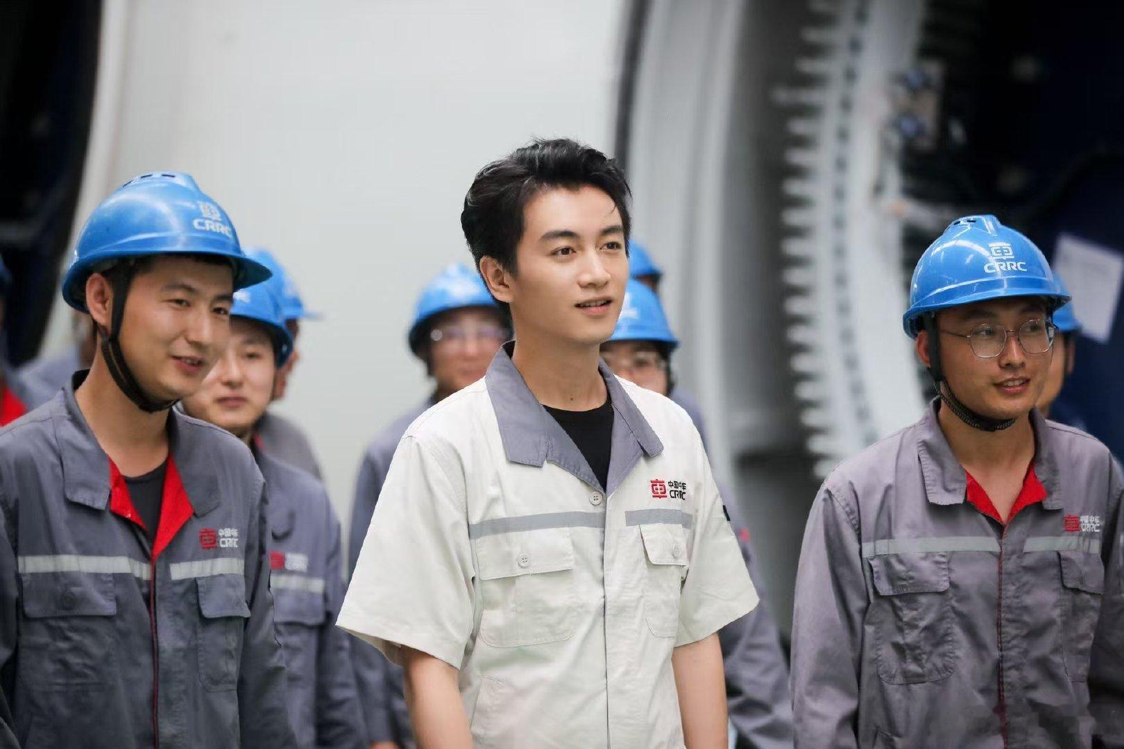 陈晓让戏走在生活前面 什么叫“戏比天大”？这就是！陈晓把古平原的每一道伤疤、每一