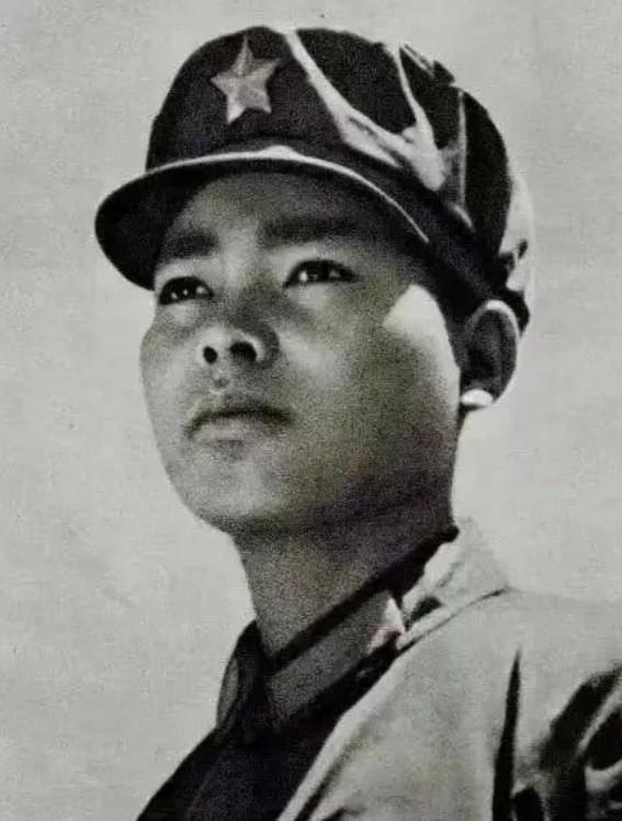 1979年，在攻打78号高地时，19岁小战士岩龙打仗时消失，打完了后却又出现了。