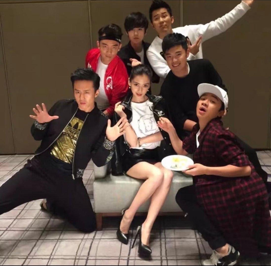 初代粉的眼泪在这几天已经要流干了🥹留下时代的眼泪我希望念出一个咒语：斗转星移?