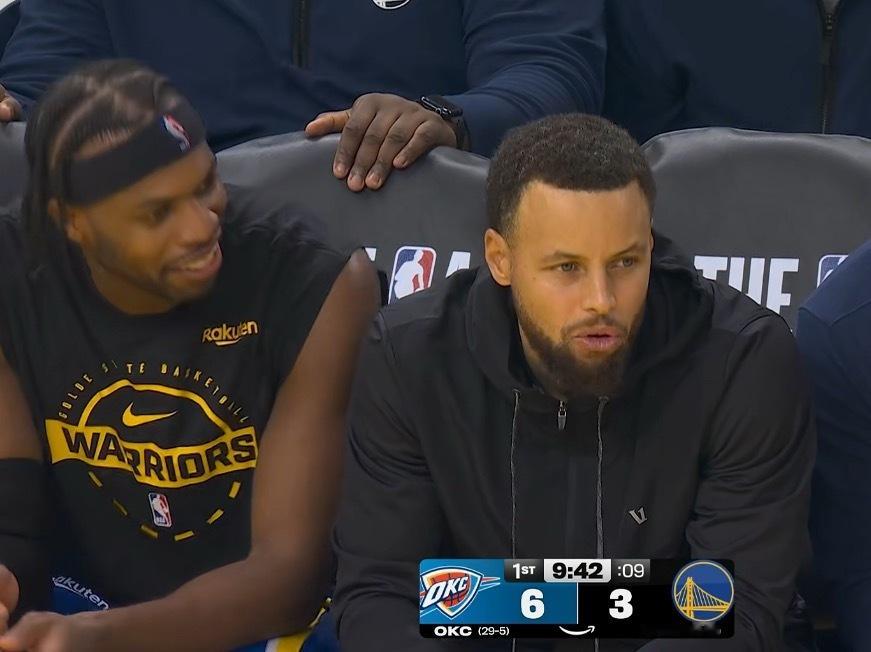 场边的库里和巴蒂希尔德每天都是开开心心的雷霆vs勇士