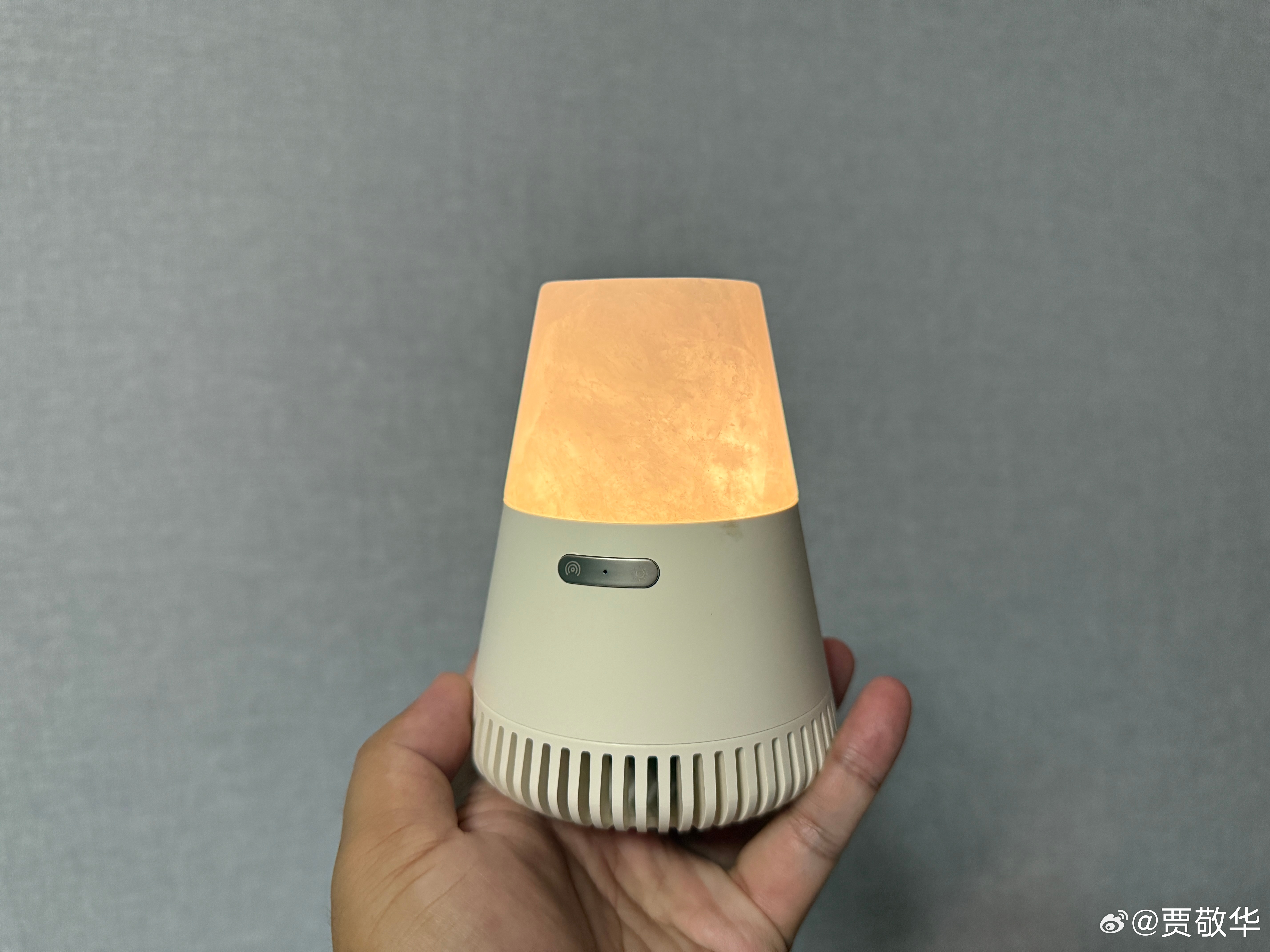 刚淘了一个带矿石的睡眠灯，自带蓝牙音箱，音质还不错。刚看完说明书，还可以放香薰，