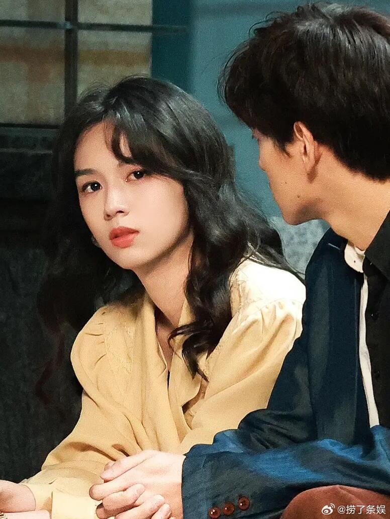 周也就这么给了翟潇闻一巴掌我直接被周也就这么给了翟潇闻一巴掌治愈到🤣跳萌萌舞时