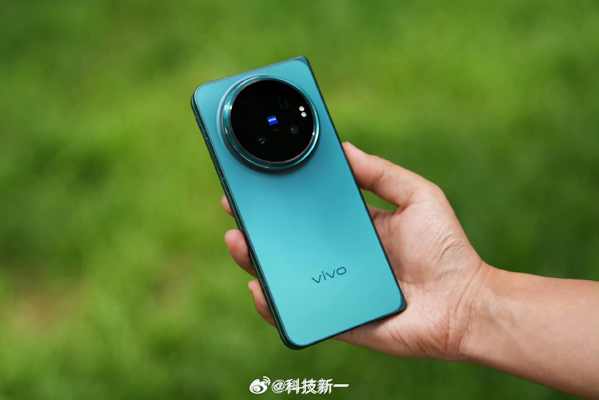 vivo X Fold6价格7999元起，香不香vivo X Fold6