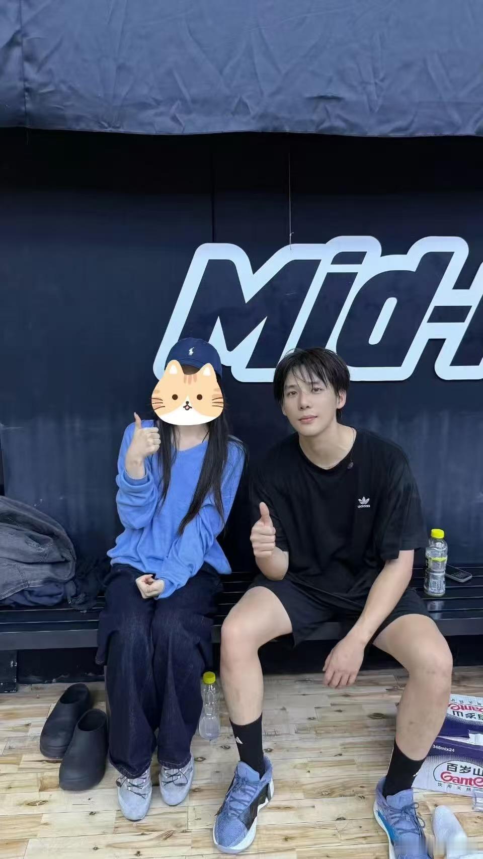 偶遇王安宇并和闺蜜打视频，哇，哇哦 