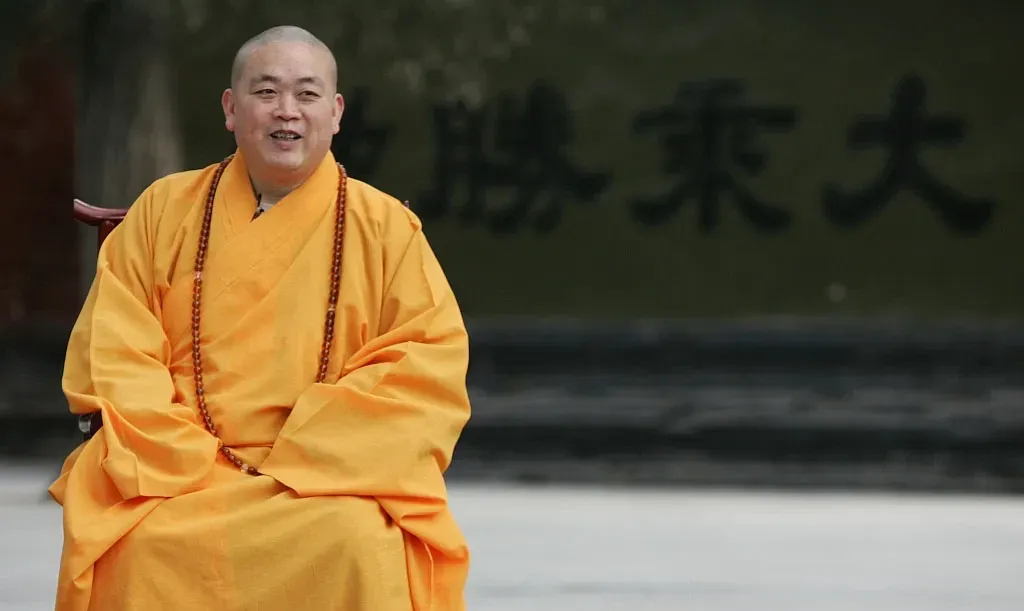 近期，少林寺方丈释永信被指涉嫌刑事犯罪，包括挪用寺庙资金、违反戒律及与多名女性有