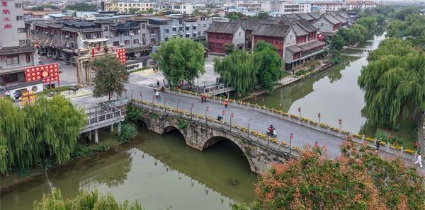 洛阳铜驼暮雨街区展新颜近日，在瀍河区铜驼暮雨街区改造提升项目，工程建设有序推进，