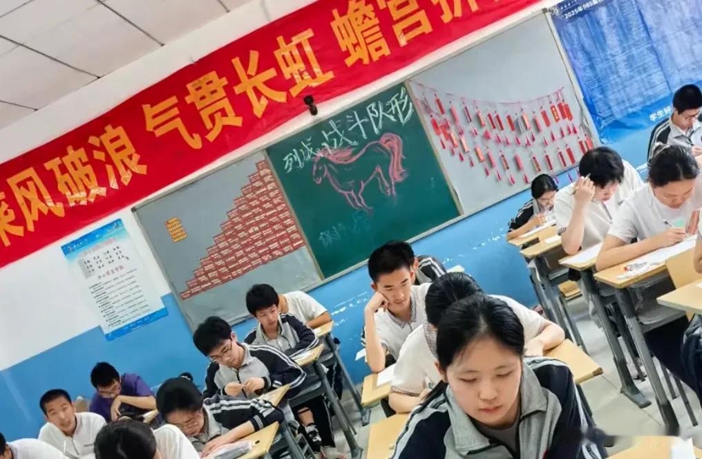 【高考踩点，这三个坑千万别踩！】
家人们，孩子看考场这事儿，真不是进去溜达一圈就