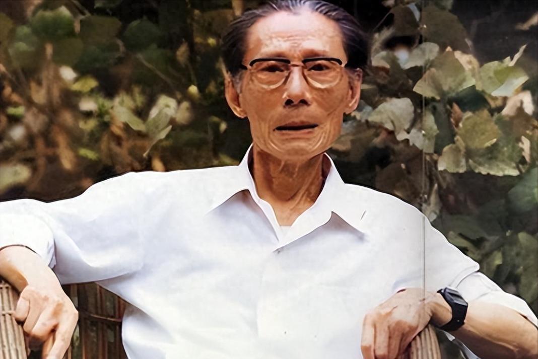 1975年黄维被中央特赦后宴会上偶遇李仙洲，不禁感叹：你怎么还能活着？
1948