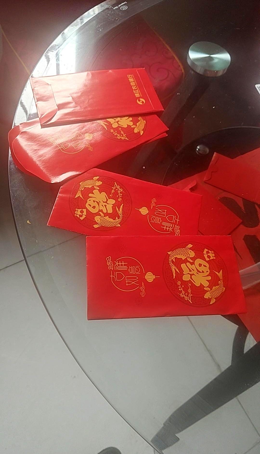 3000块孝敬老妈,转眼成了五个孙辈的压岁钱,评论区火力全开,一派说“我又不是提