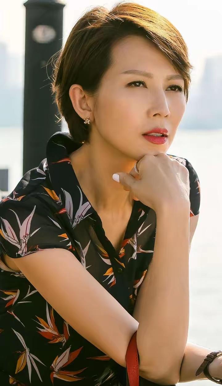 一位高僧说：“不要去管任何人，即便是有血缘关系的亲人，也不要管。几十年形成的认知