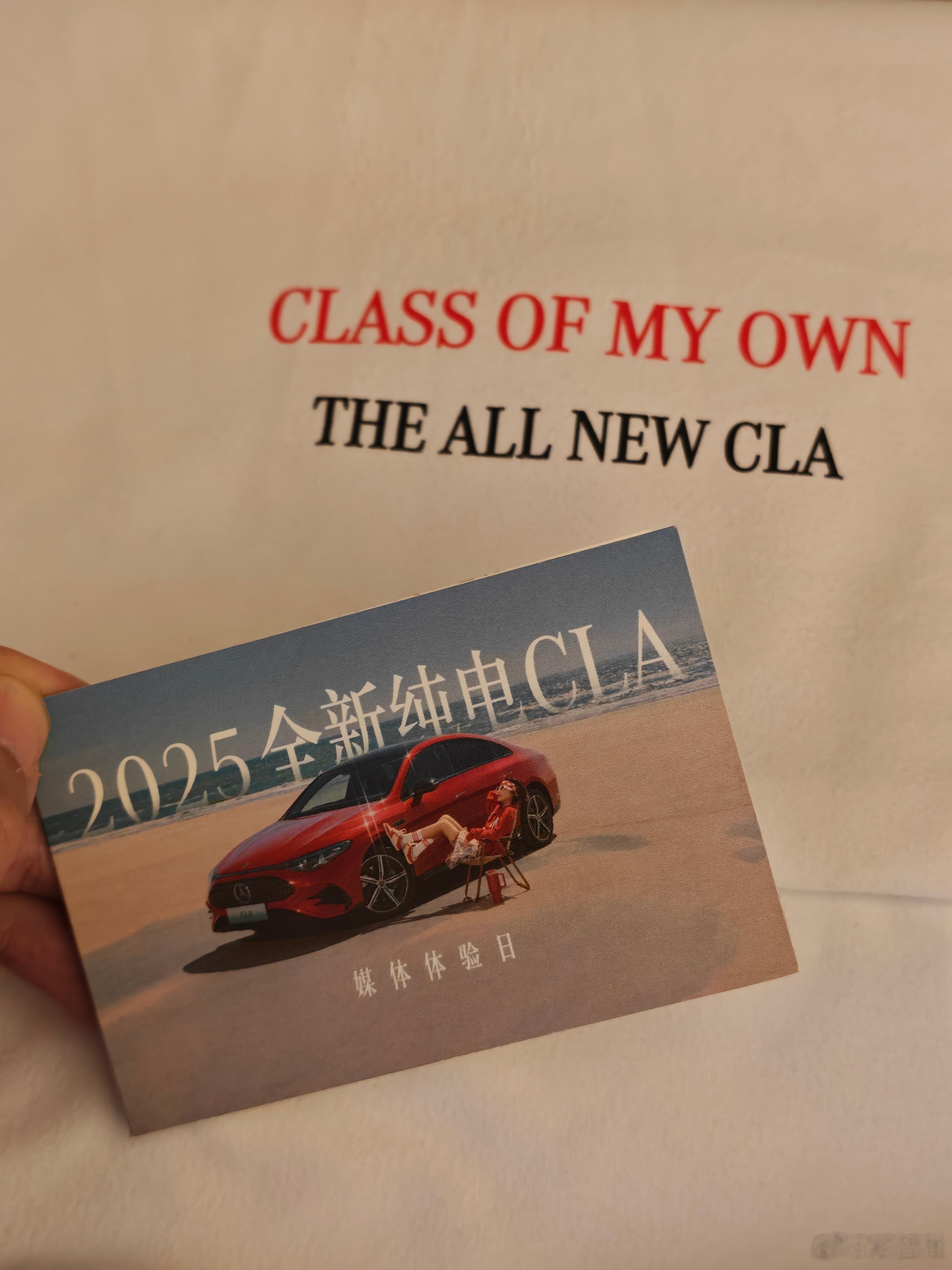 进房间还有点味道儿，原来虹桥机场香格里拉今年9月1日刚刚开业，就在出发层，下飞机